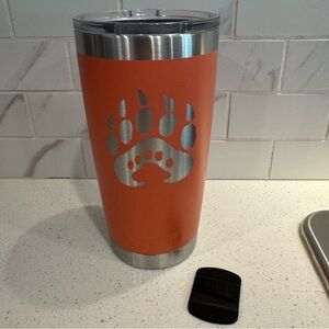 YETI 20oz Tumbler w/ Magslider Lid, Mama Bear Design - Color: High Desert Clay